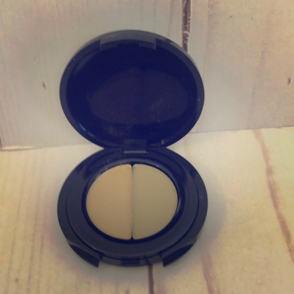 Glow Minerals brow powder duo